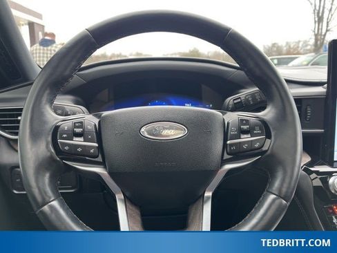Certified 2022 Ford Explorer Platinum w/ Equipment Group 601A image 29