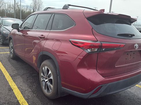 Used 2022 Toyota Highlander XLE image 8