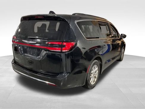 Used 2022 Chrysler Pacifica Touring-L image 7
