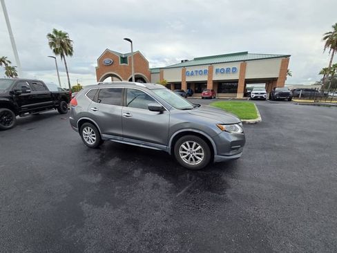 Used 2017 Nissan Rogue SV FWD image 2