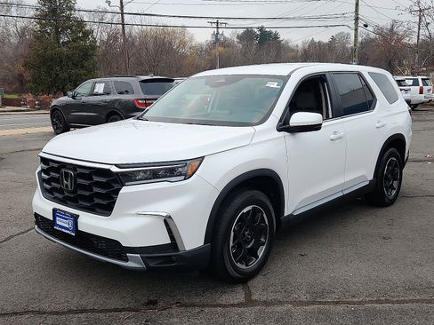New 2025 Honda Pilot EX-L image 2