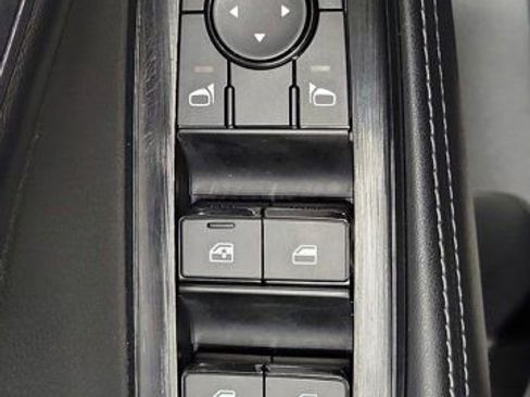 Used 2025 Nissan Rogue SV FWD image 18