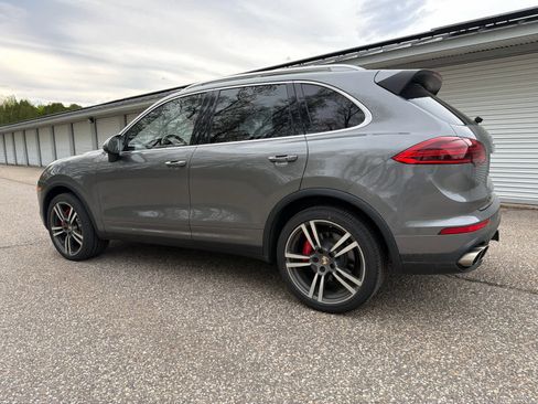 Used 2015 Porsche Cayenne Turbo AWD/4WD image 3