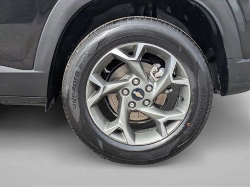 Used 2025 Chevrolet Trax LT image 27