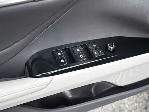 Used 2018 Toyota Camry XLE image 18