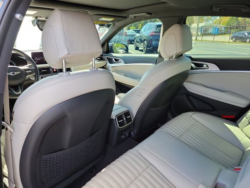 Used 2023 Genesis G70 2.0T w/ Sport Prestige Package image 10