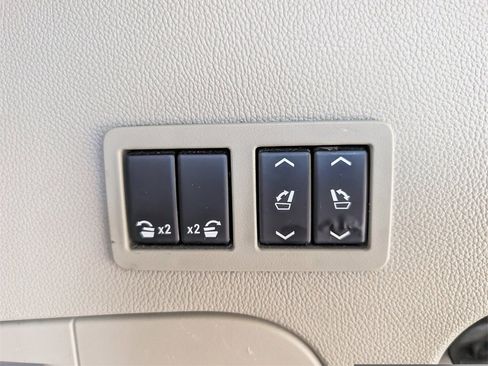 Used 2015 Cadillac Escalade Luxury image 35