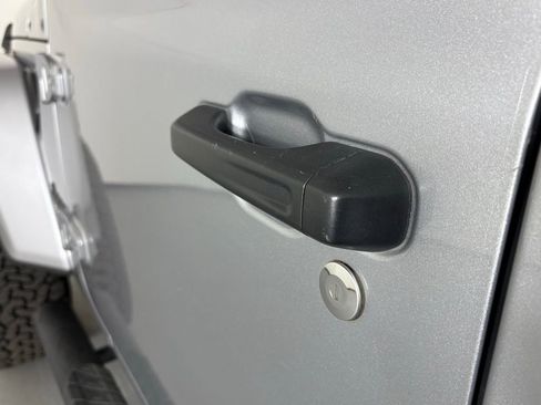 Used 2021 Jeep Gladiator Sport AWD/4WD image 12