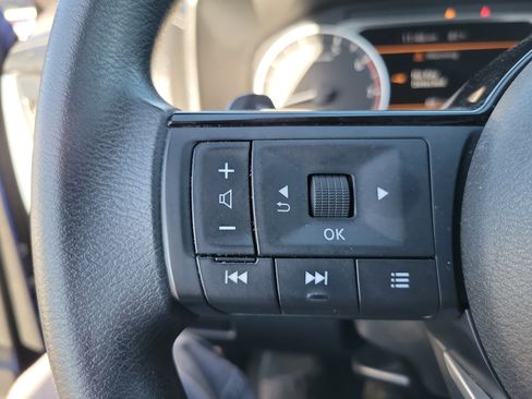 Used 2023 Nissan Rogue SV image 7