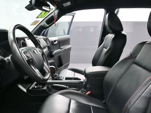 Used 2018 Toyota Tacoma SR image 18