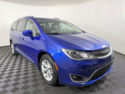 Used 2018 Chrysler Pacifica Touring-L w/ Tire & Wheel Group FWD image 5
