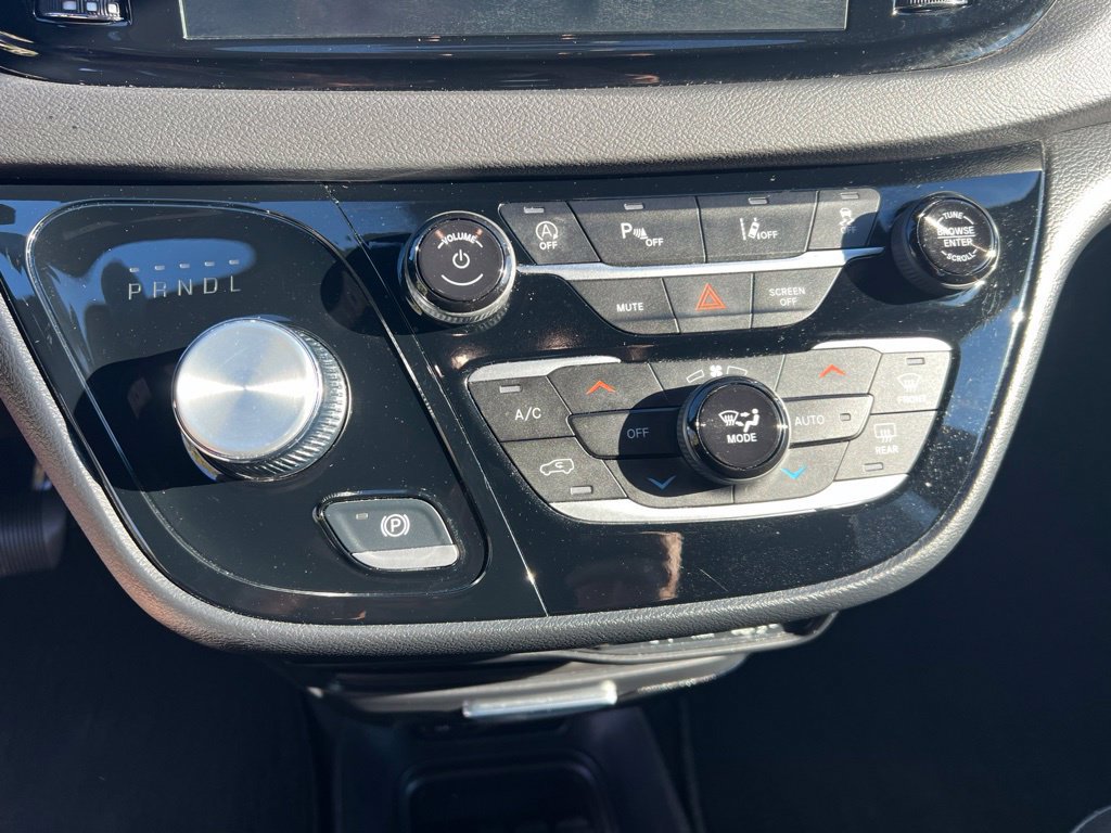 Used 2025 Chrysler Pacifica Select FWD image 39