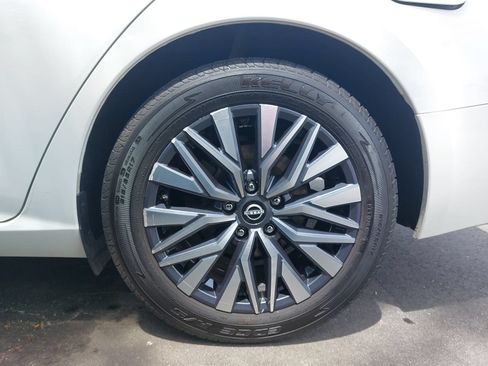 Used 2025 Nissan Altima 2.5 SV FWD image 34
