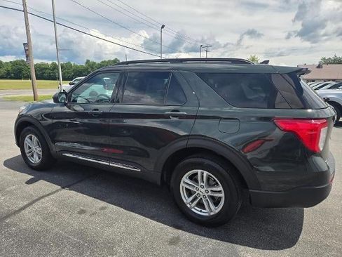 Used 2023 Ford Explorer XLT AWD/4WD image 6