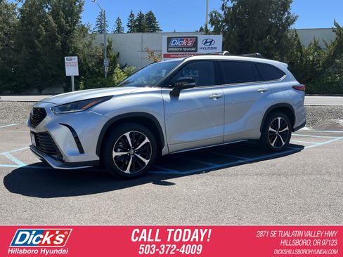 Used 2022 Toyota Highlander XSE AWD/4WD image 1