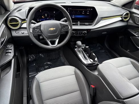 Used 2024 Chevrolet Trax LT w/ Driver Confidence Package image 7