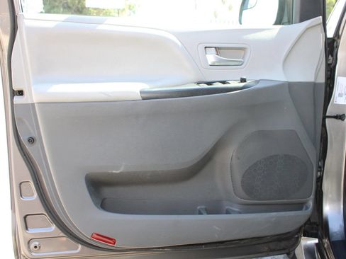 Used 2019 Toyota Sienna LE FWD image 8