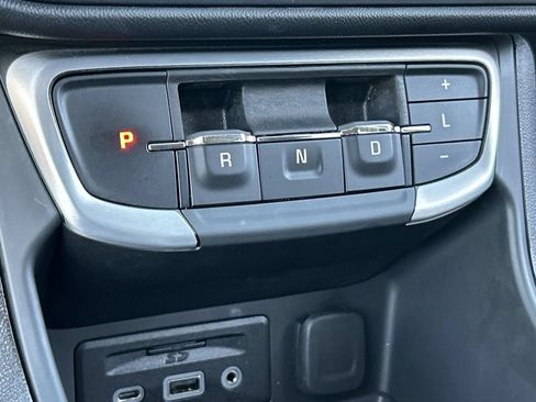 Used 2024 GMC Terrain SLE w/ Driver Convenience Package FWD image 16