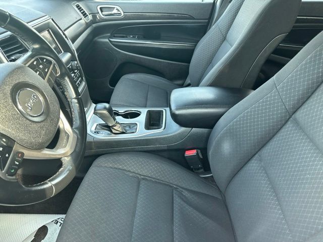 Used 2018 Jeep Grand Cherokee Laredo AWD/4WD image 8