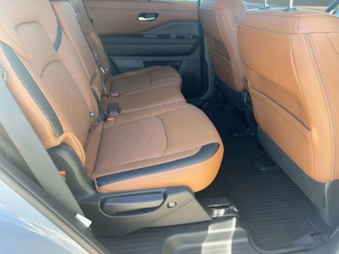 New 2025 Nissan Pathfinder Platinum w/ Black Appearance Package image 29