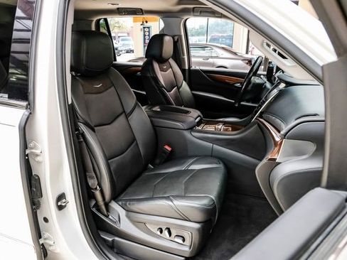 Used 2020 Cadillac Escalade Base image 32