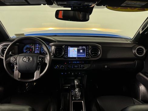 Used 2020 Toyota Tacoma TRD Off-Road w/ TRD Premium Off Road Package AWD/4WD image 27