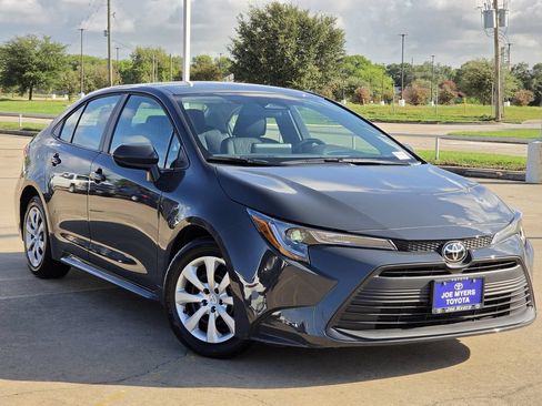 Used 2026 Toyota Corolla LE FWD image 2