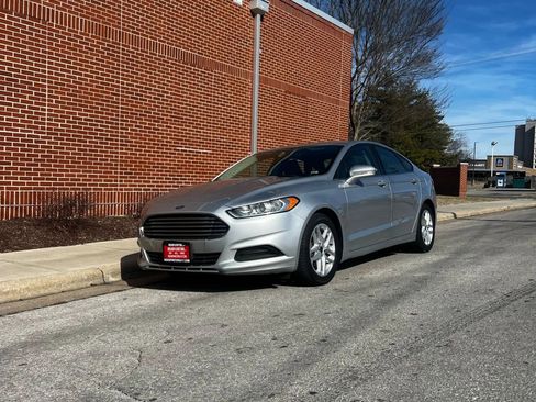 Used 2016 Ford Fusion SE image 1