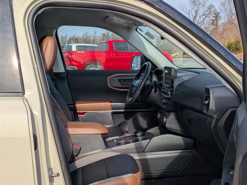 Used 2024 Ford Bronco Sport Outer Banks w/ Tech Package image 11