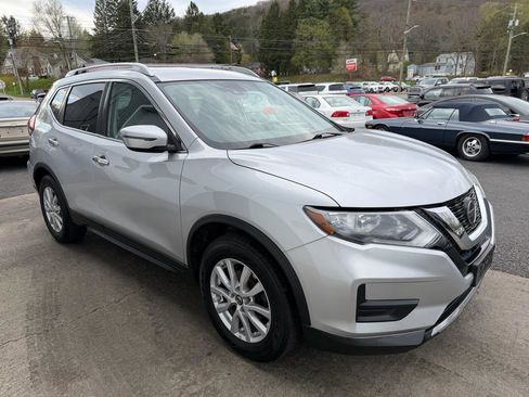 Used 2019 Nissan Rogue SV FWD image 3