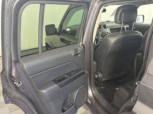 Used 2017 Jeep Patriot High Altitude FWD image 11