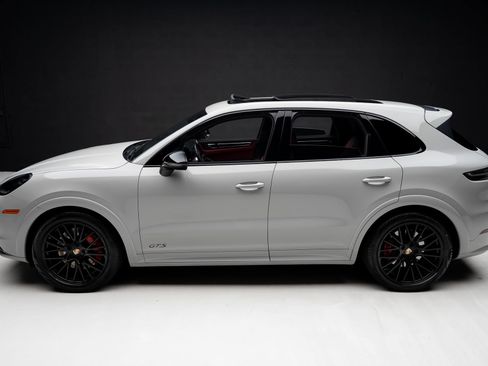 Used 2022 Porsche Cayenne GTS AWD/4WD image 16