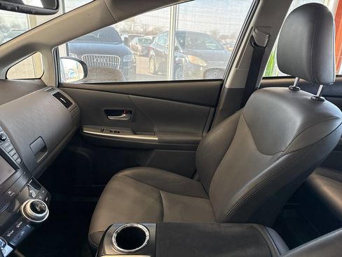 Used 2014 Toyota Prius V Five image 26