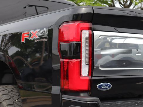 Used 2024 Ford F250 Limited w/ FX4 Off-Road Package AWD/4WD image 32