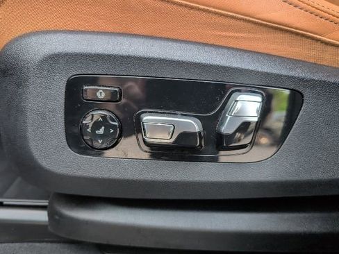 Used 2025 BMW X7 xDrive40i w/ Premium Package AWD/4WD image 13