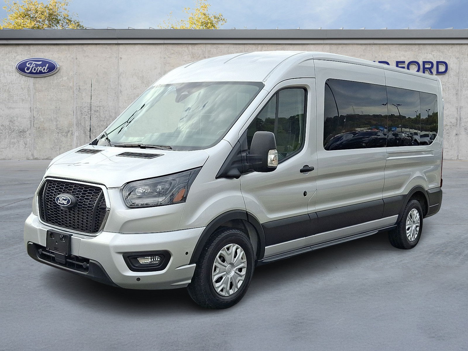 Used 2026 Ford Transit 350 XLT RWD image 3