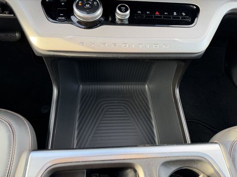 Used 2025 Ford Expedition Active AWD/4WD image 15