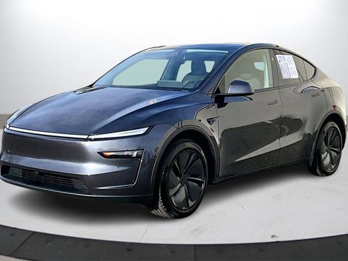 Used 2026 Tesla Model Y AWD image 4