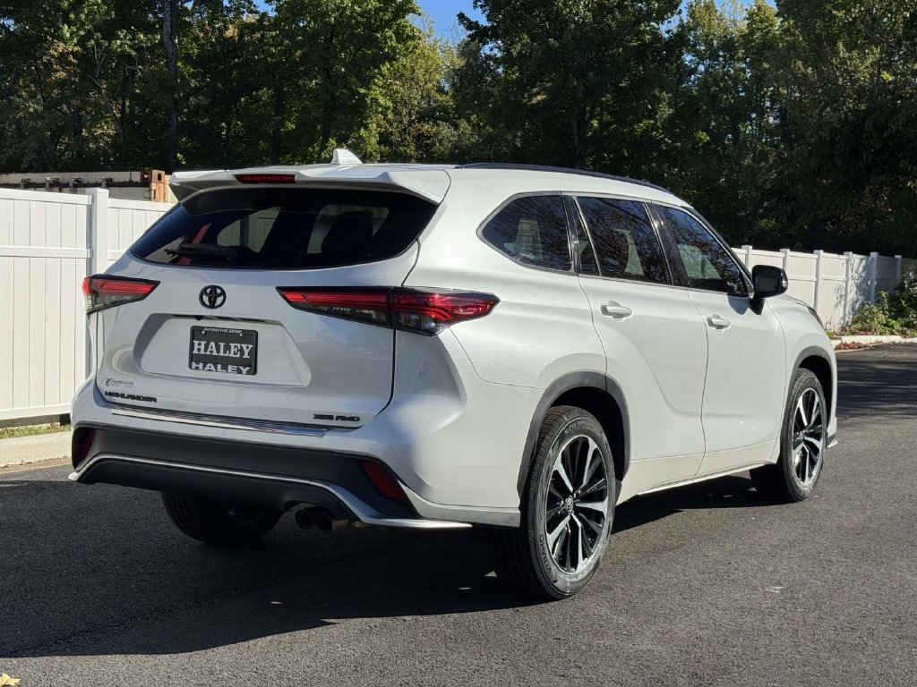 Used 2022 Toyota Highlander XSE AWD/4WD image 23