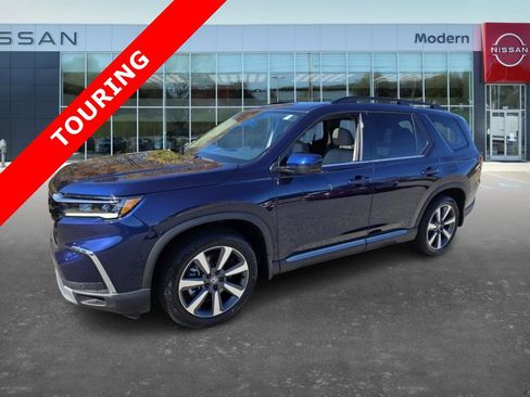 Used 2025 Honda Pilot Touring image 1