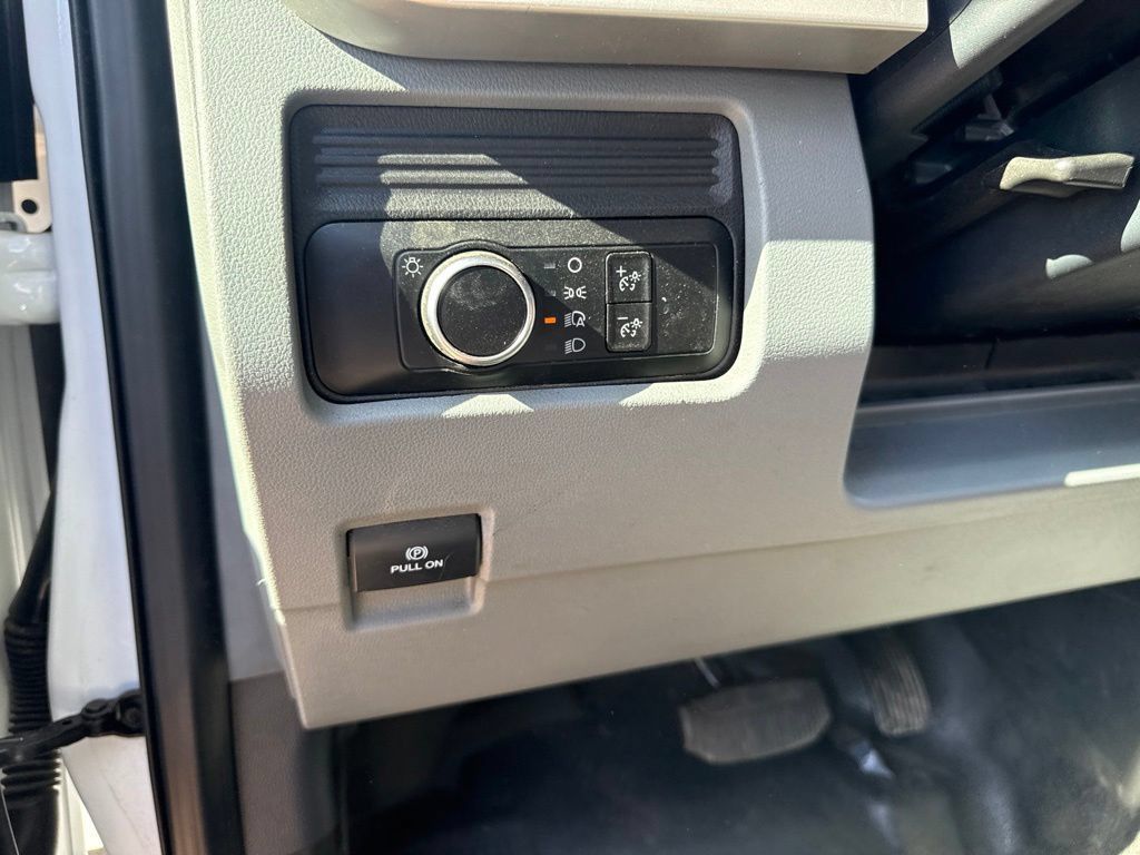 Used 2025 Ford F350 XL AWD/4WD image 21