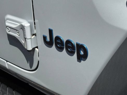 Used 2023 Jeep Wrangler Unlimited AWD/4WD image 3