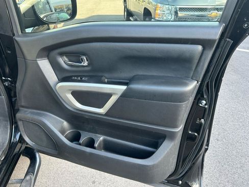 Used 2018 Nissan Titan SV w/ SV Convenience Package RWD image 28