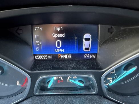 Used 2017 Ford Escape Titanium AWD/4WD image 15