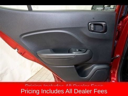 Used 2024 Hyundai Venue Limited FWD image 9