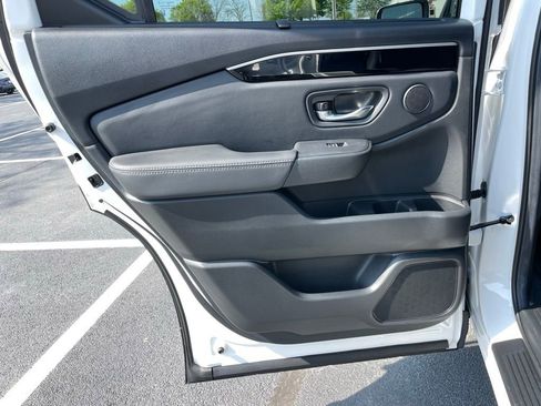 Certified 2025 Honda Pilot Touring image 35