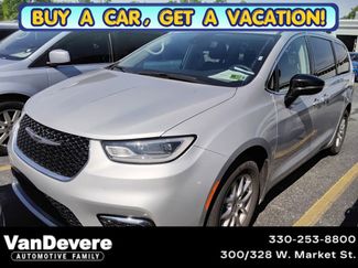 Used 2024 Chrysler Pacifica Touring-L FWD video 1