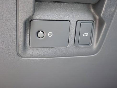 Used 2025 Land Rover Range Rover Velar Dynamic SE image 19