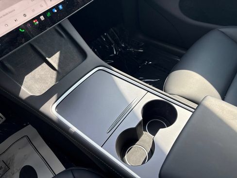 Used 2025 Tesla Model Y Performance AWD/4WD image 19