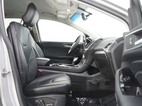Used 2017 Ford Edge Titanium w/ Technology Package AWD/4WD image 11